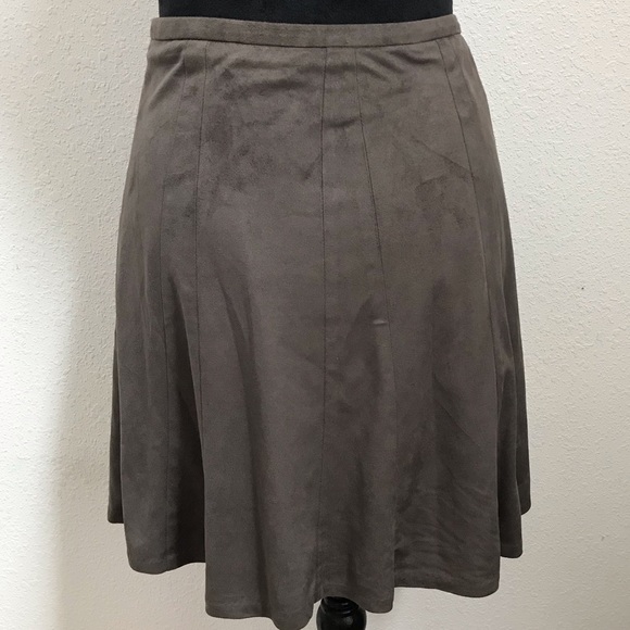 The Limited Skirt - Picture 2 of 6